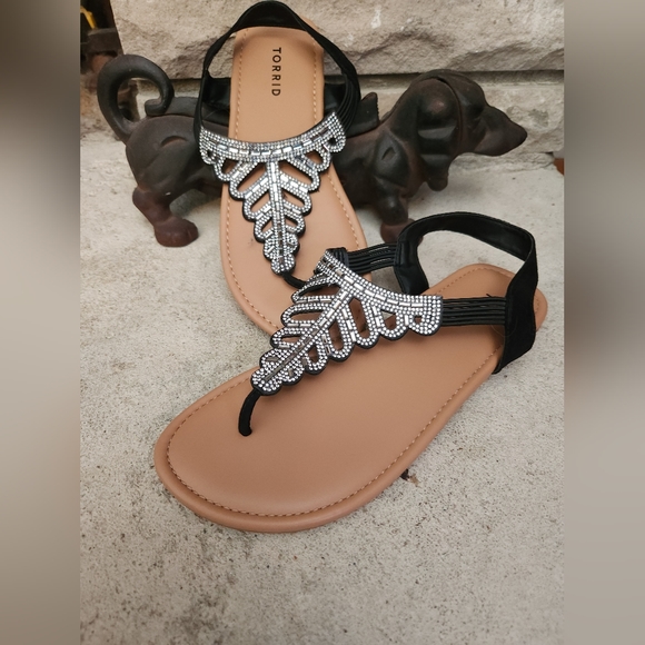 torrid Shoes - Torrid rhinestone and black thong sandals size 8.5
